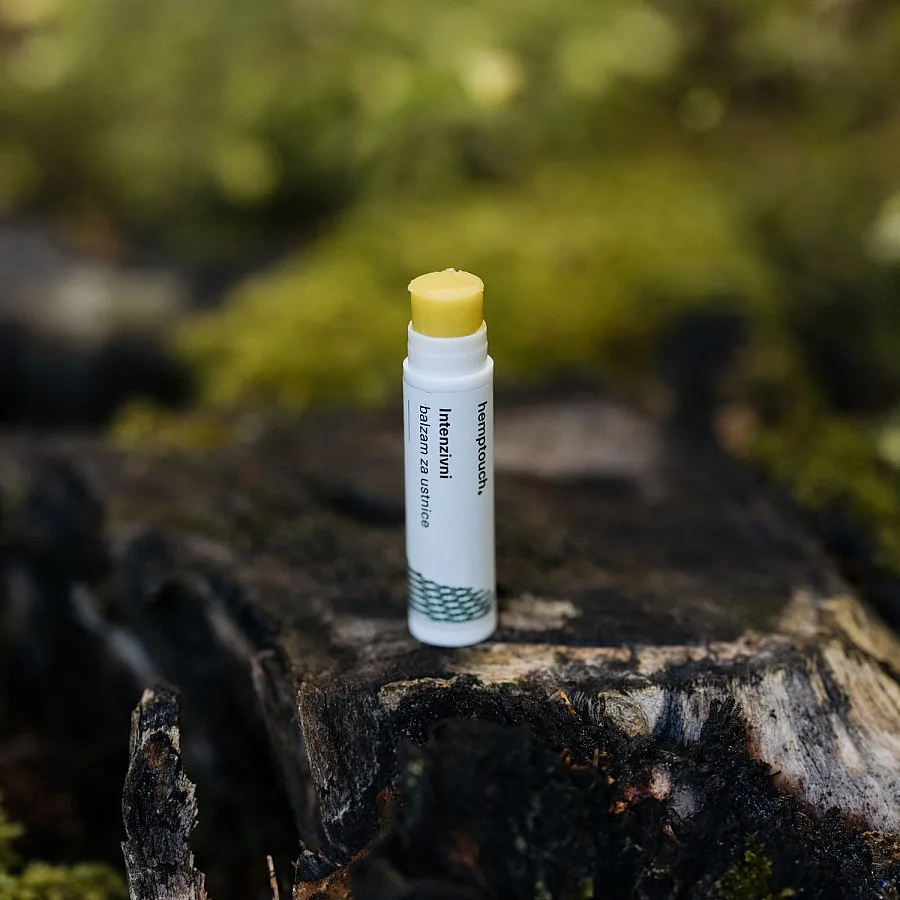 44_intenzivni-balzam-za-ustnice-4.5ml_lp